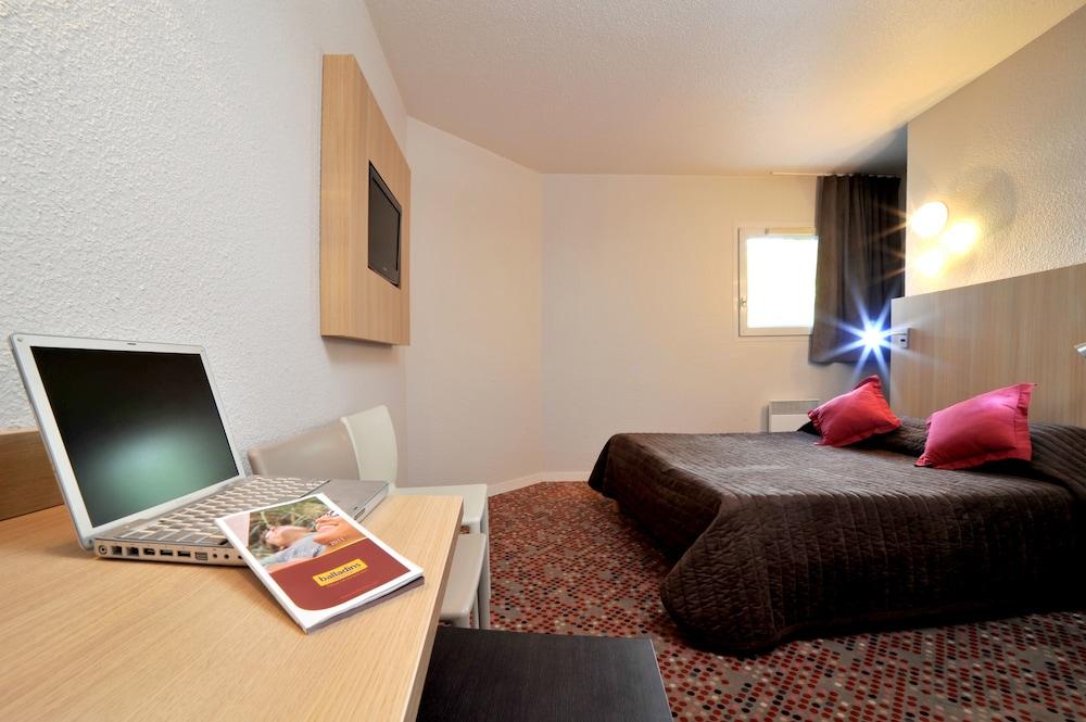 Welcomotel Coignieres Ngoại thất bức ảnh