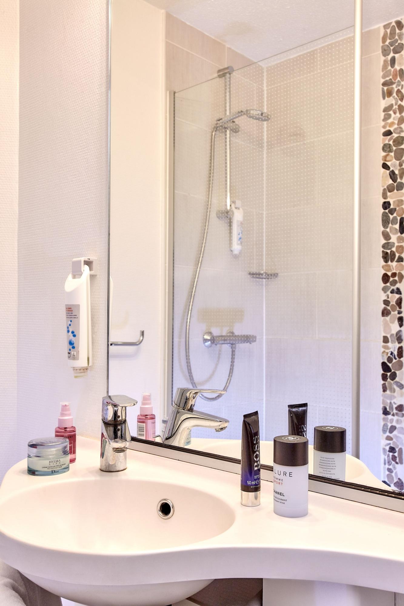 Welcomotel Coignieres Ngoại thất bức ảnh