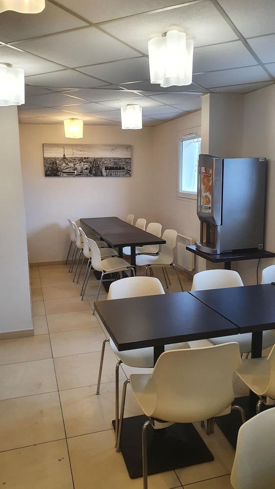 Welcomotel Coignieres Ngoại thất bức ảnh