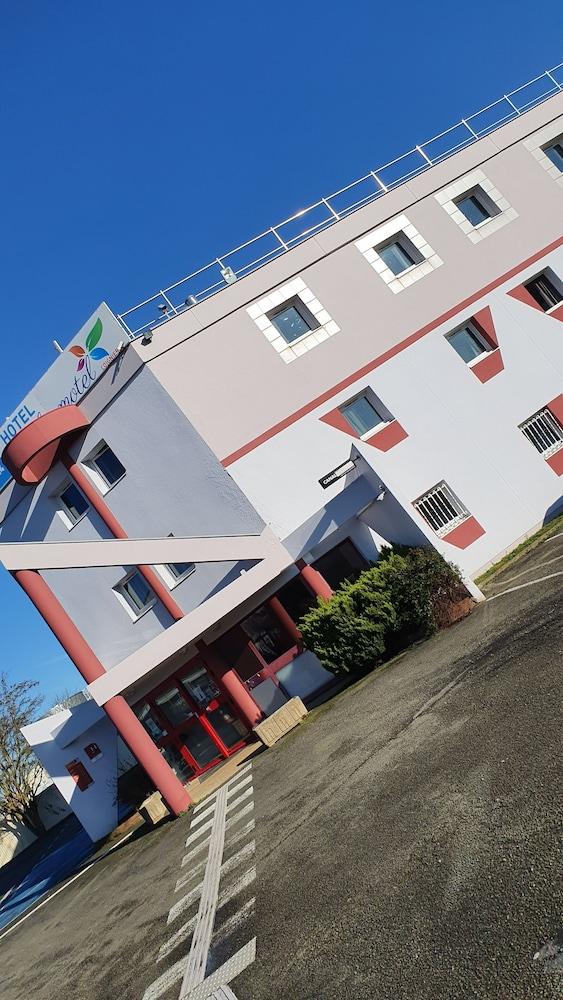 Welcomotel Coignieres Ngoại thất bức ảnh
