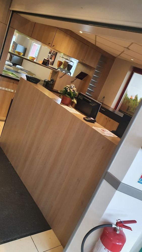 Welcomotel Coignieres Ngoại thất bức ảnh