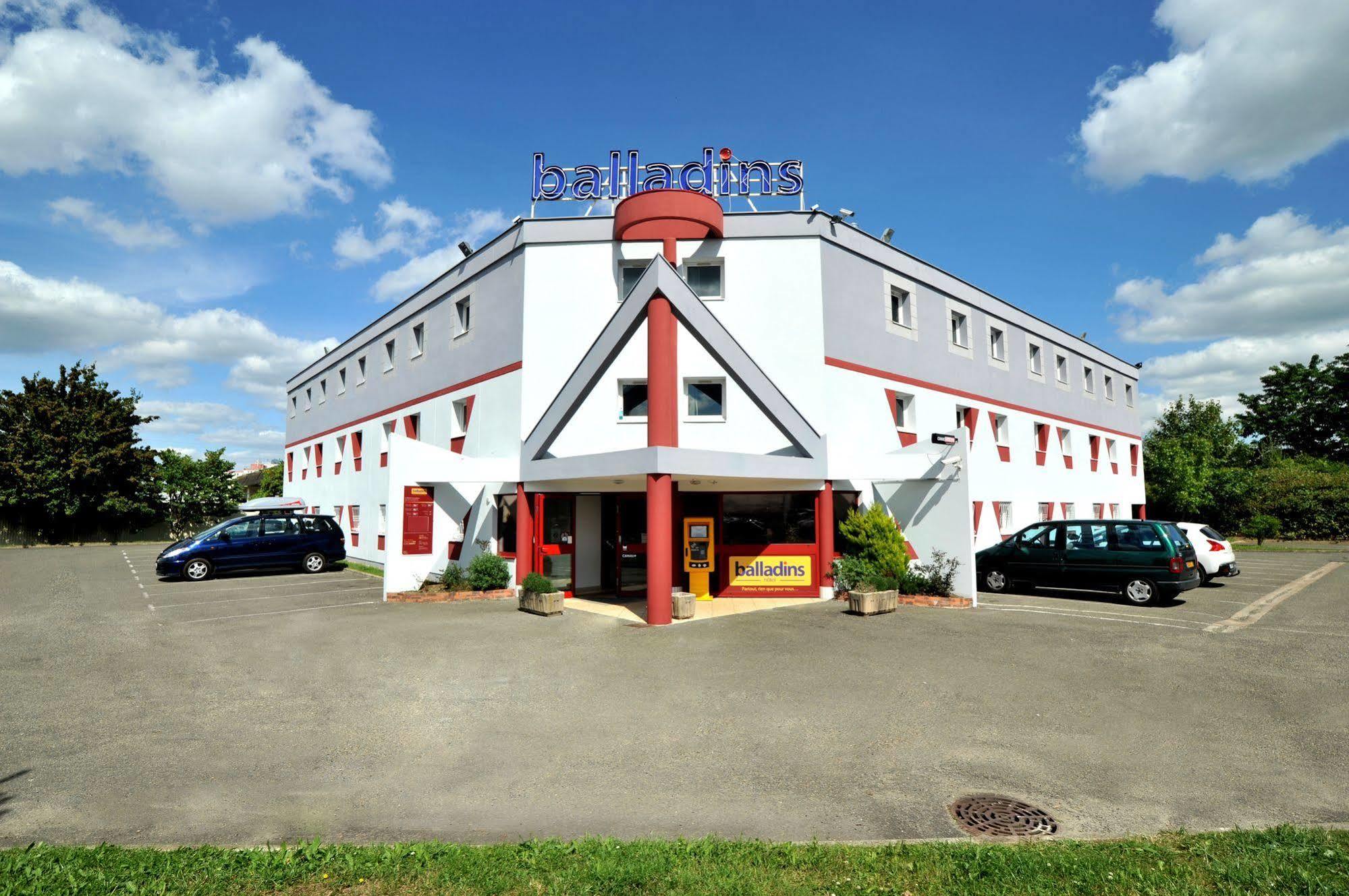 Welcomotel Coignieres Ngoại thất bức ảnh