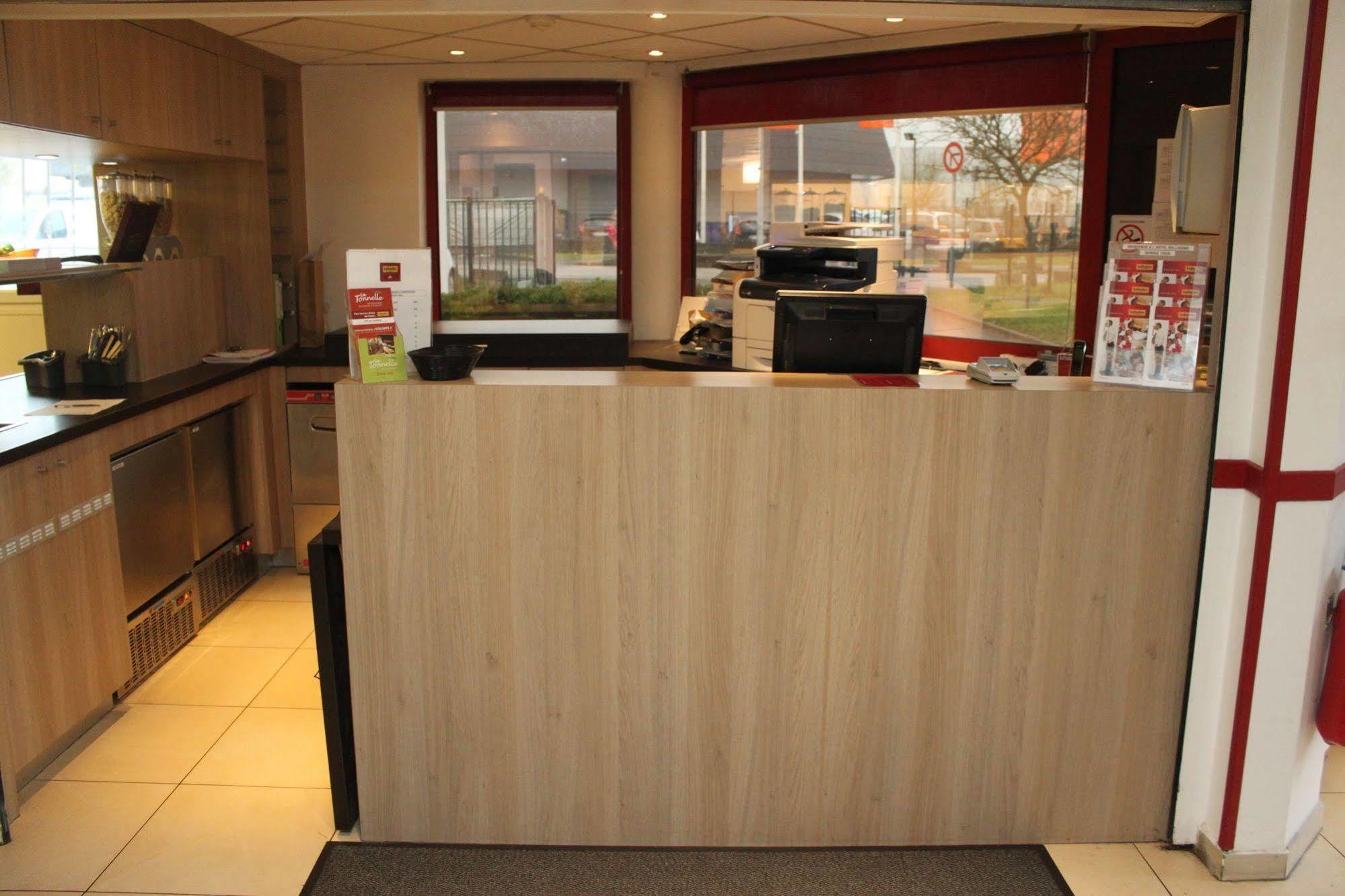 Welcomotel Coignieres Ngoại thất bức ảnh