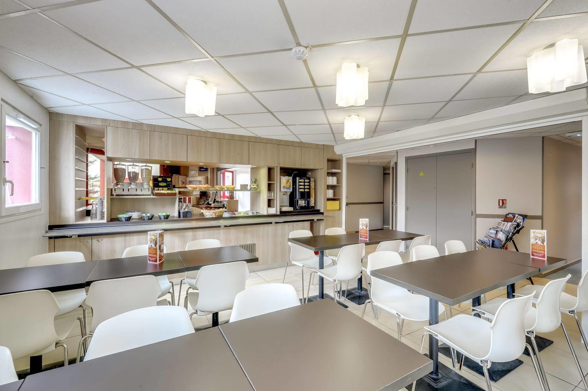 Welcomotel Coignieres Ngoại thất bức ảnh