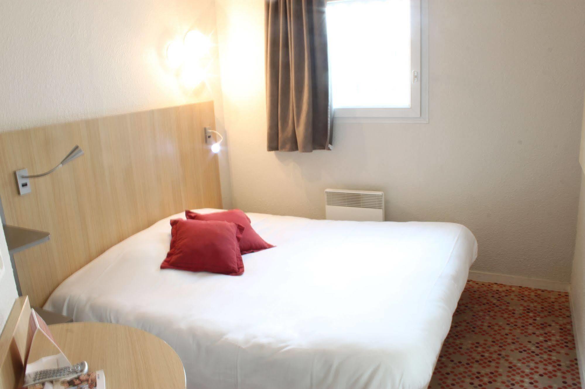 Welcomotel Coignieres Ngoại thất bức ảnh