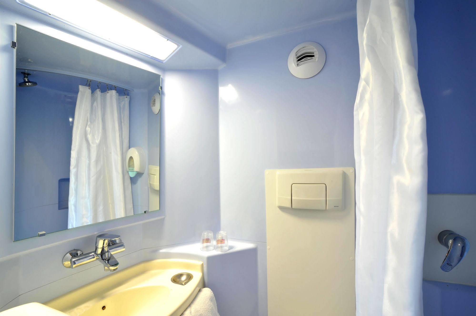 Welcomotel Coignieres Ngoại thất bức ảnh