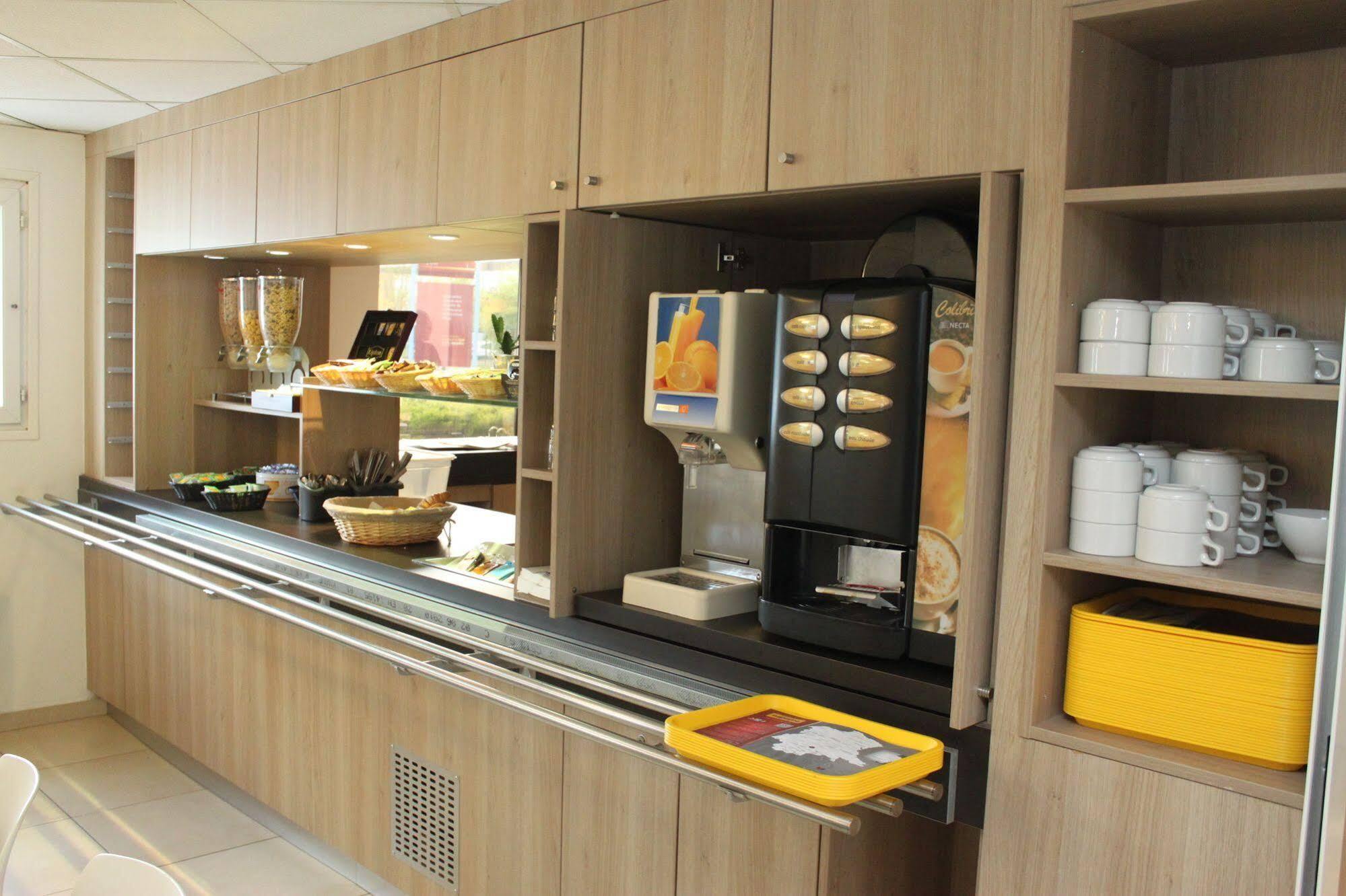 Welcomotel Coignieres Ngoại thất bức ảnh