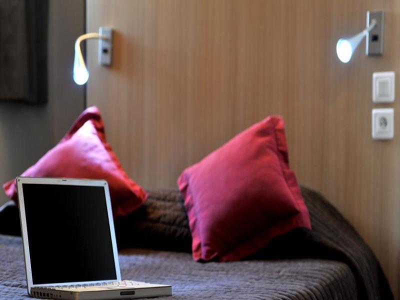 Welcomotel Coignieres Ngoại thất bức ảnh